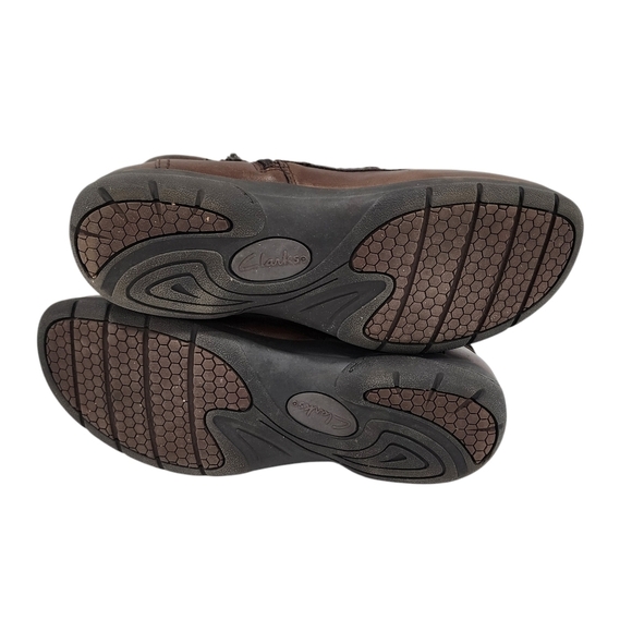 CLARKS ROUCHED SIDE ZIPPERED LEATHER ANKLE BOOT - Picture 8 of 10